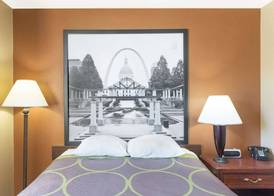 Super 8 by Wyndham Poplar Bluff Missouri 4