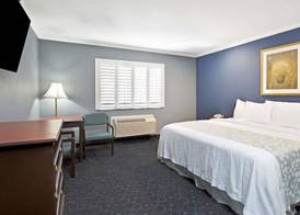 Days Inn by Wyndham West Covina 4