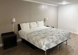 Brooks Inn & Suites 3