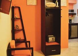 Sir Angel's Guesthouse 4