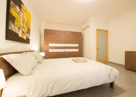 Seafront Luxury Apartment, Pool and Great Location 2
