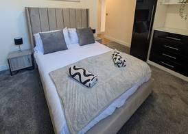 Upperhead Row Apartment 4