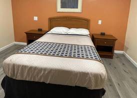 Travelers Motor Lodge 5