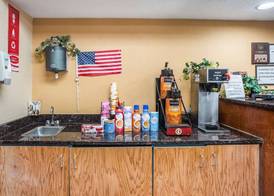 Econo Lodge Princeton 4