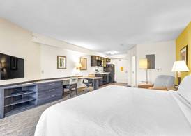 Candlewood Suites ERIE by IHG 3