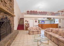 Days Inn by Wyndham Hardy 2