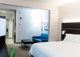 Holiday Inn Express & Suites ANDALUSIA by IHG 4