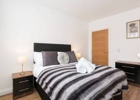 Birmingham City Centre Spacious Apartment 4