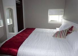 Ryan's Hotel 4