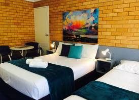 Bosuns Inn Motel 5