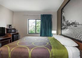 Super 8 by Wyndham Pompano Beach 5
