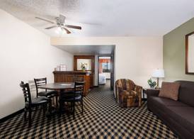 MCM Elegante Suites Abilene 5