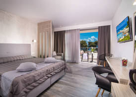 Lagomandra Beach Hotel 5