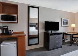 Days Inn & Suites by Wyndham Collingwood 3