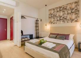 Velluto Blu Apartments & Suite by Reasy&Busy 4