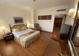 The Everest Hotel 5