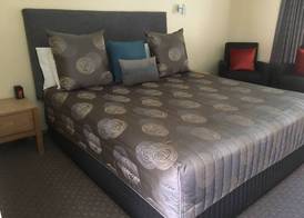 AAt 28 Goldsmith Motel 5