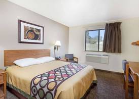 Super 8 by Wyndham Lewisburg 4