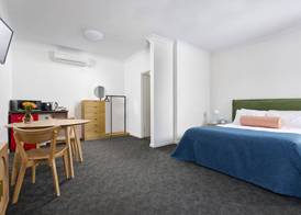 Baileys Parkside Motel by VetroBlu 5