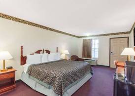 Days Inn by Wyndham Erick 3