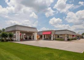 Ramada by Wyndham New Iberia 5