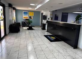 Days Inn by Wyndham Lake City I-10 4