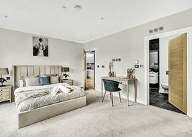 Beautiful Abode In Brentford 4
