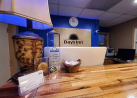 Days Inn by Wyndham Monett 4