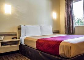 Econo Lodge Meadville 5