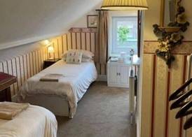 Regis Lodge Guesthouse 4