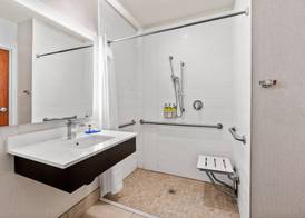 Holiday Inn Express & Suites KLAMATH FALLS CENTRAL by IHG 3
