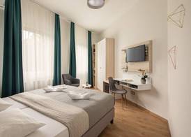 Kristály Hotel 4