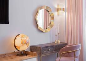Designer 2-Bedroom Flat with Balcony & Full Amenities Steps from Piata Universitatii 5