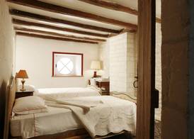 La Porte Rouge - The Red Door Inn 4
