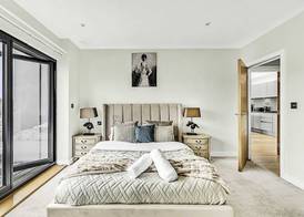 Beautiful Abode In Brentford 3