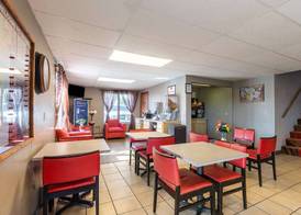 Econo Lodge Inn & Suites Escanaba North 4