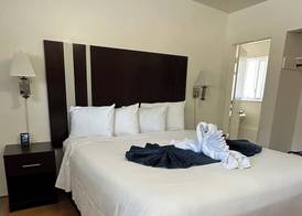 Cambria Palms Motel 5