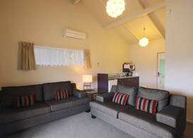 Anchor Lodge Motel 5
