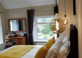 The Bowes Hotel 3
