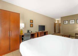Comfort Suites Near Vancouver Mall 5