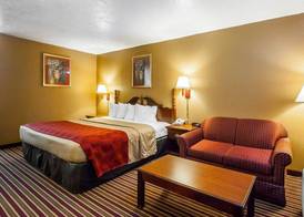 Econo Lodge Dyersburg I-155 4