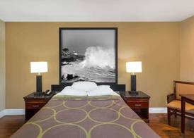 Super 8 by Wyndham Martinez 5