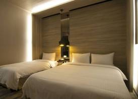 East Dragon Hotel 5