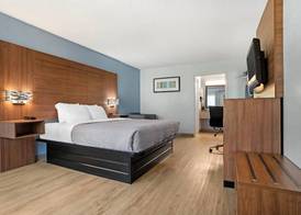 Quality Inn & Suites near Lake Eufaula 4