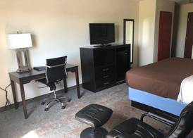 AmericInn by Wyndham Maquoketa 4
