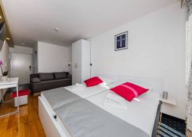 All Saints Suites B&B Kastela 4