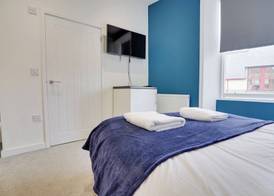 Homesly Guest Rooms, Comfortable En-suite Guest Rooms with Free Parking and Self Check-in 2