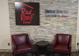 HomeTowne Studios by Red Roof LaGrange 5