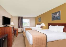 Days Inn by Wyndham Norton 3