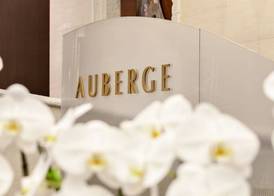 Auberge Vancouver Hotel 3